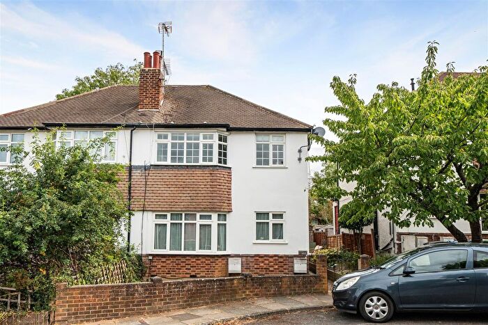 2 Bedroom Maisonette For Sale In Villiers Close, Surbiton, KT5
