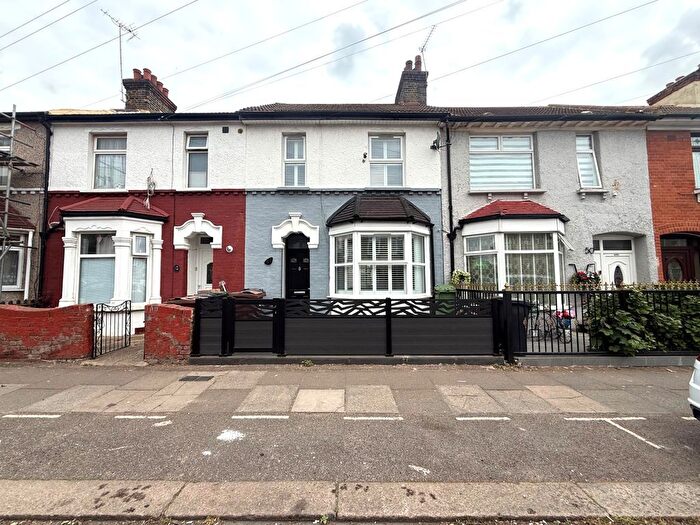 3 Bedroom Terraced House For Sale In Suffolk Road, Barking, IG11
