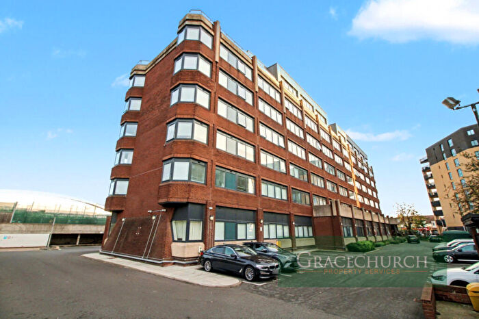 1 Bedroom Flat For Sale In Papaermill House, South Street, Romford, RM1