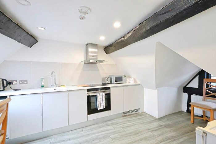 2 Bedroom Flat To Rent In High Street, Central, Stratford-upon-Avon, CV37