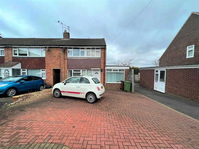 4 Bedroom Semi-Detached House To Rent In Melrose Avenue, Potters Bar, EN6