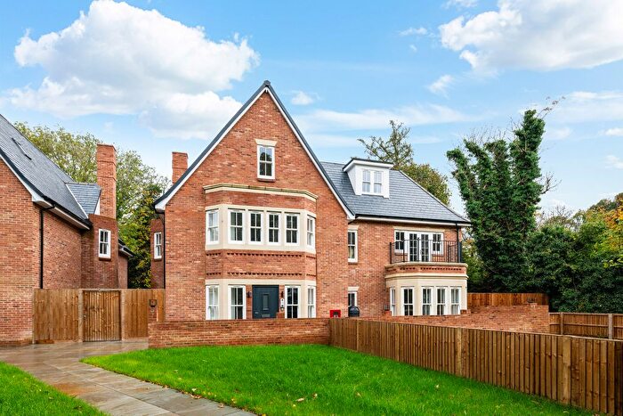 2 Bedroom Flat To Rent In Woodcote Reservoir, Purley, CR8