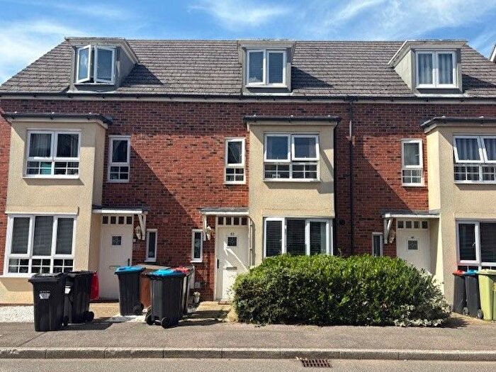 4 Bedroom Semi-Detached House To Rent In Fonda Meadows, Oxley Park, Milton Keynes, MK4