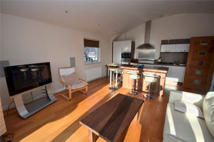 2 Bedroom Apartment To Rent In Broomhill Road, City Centre, Aberdeen, AB10