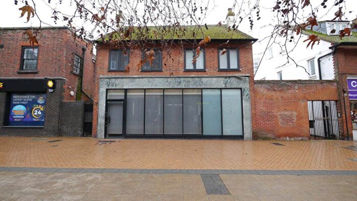 Semi-Detached House To Rent In Town Centre, Hatfield, AL10