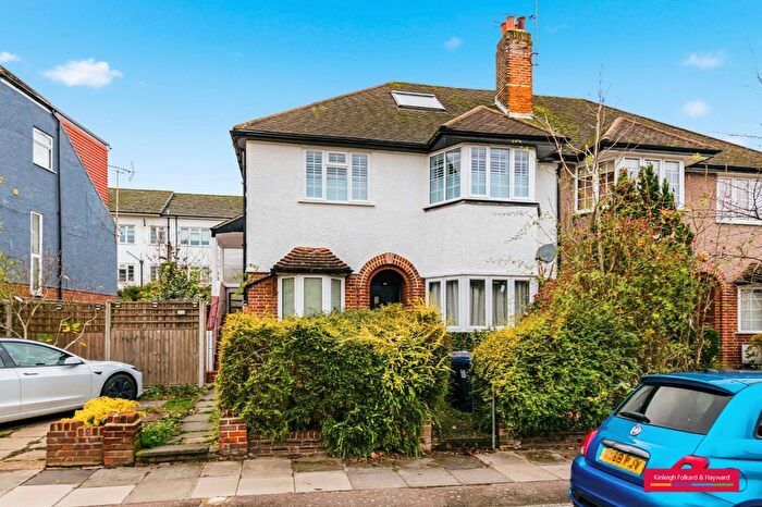 3 Bedroom Maisonette To Rent In Glenhurst Road, London, N12