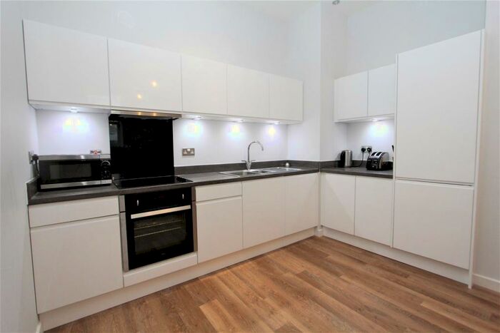 2 Bedroom Apartment To Rent In Houndsden Road, London, N21