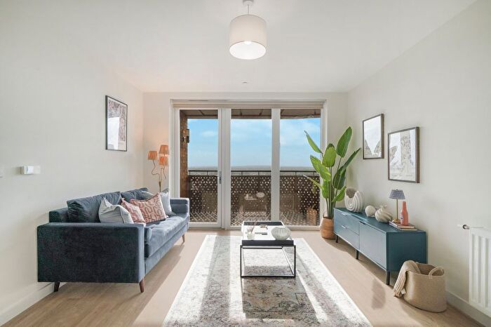 2 Bedroom Flat To Rent In Elmsleigh Road, Staines-Upon-Thames, TW18