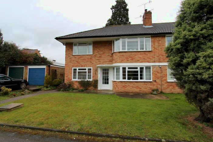 2 Bedroom Maisonette To Rent In York Gardens, Reigate, RH2