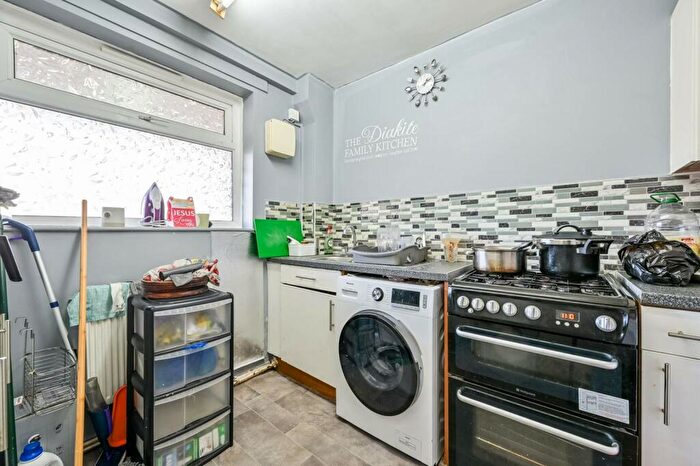 1 Bedroom Flat To Rent In Linberry Walk, Deptford, London, SE8