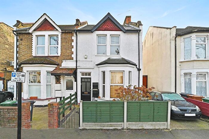 2 Bedroom Flat For Sale In Malta Road, Leyton, London, E10