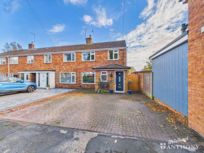 3 Bedroom End Of Terrace House For Sale In Eastfield Road, Aylesbury, Buckinghamshire, HP20