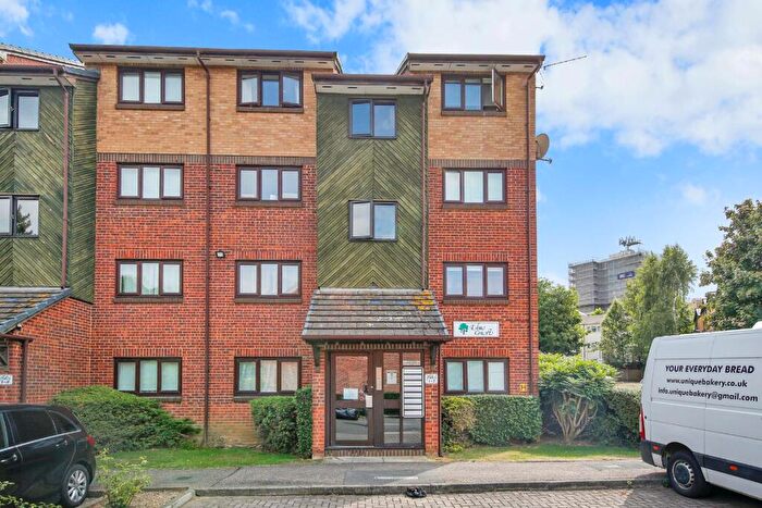1 Bedroom Flat For Sale In Elm Court, Chingford, E4