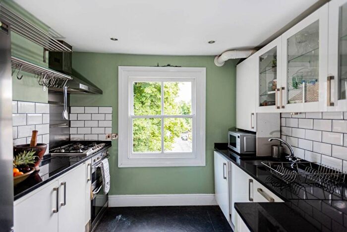 2 Bedroom Flat To Rent In Westbourne Park Road, Portobello, London, W11