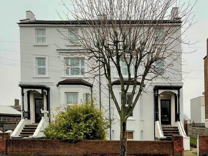 2 Bedroom Flat To Rent In Cargreen Road, South Norwood, SE25