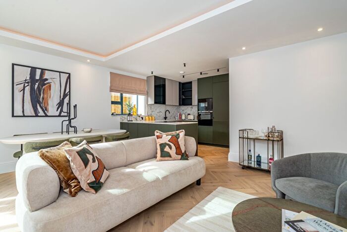 3 Bedroom Flat For Sale In Aylestone Place, Brondesbury Park, London, NW6