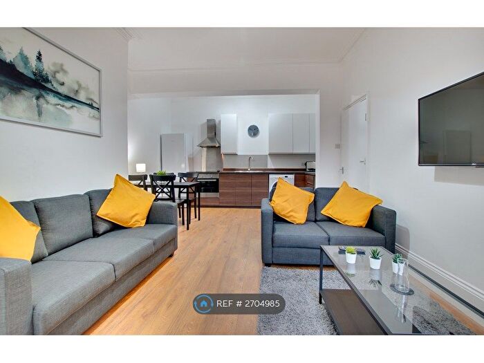 3 Bedroom Flat To Rent In Grantham Road, Newcastle Upon Tyne, NE2