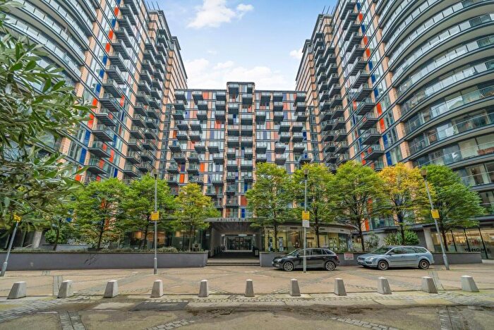 2 Bedroom Flat To Rent In Ability Place, Docklands, London, E14