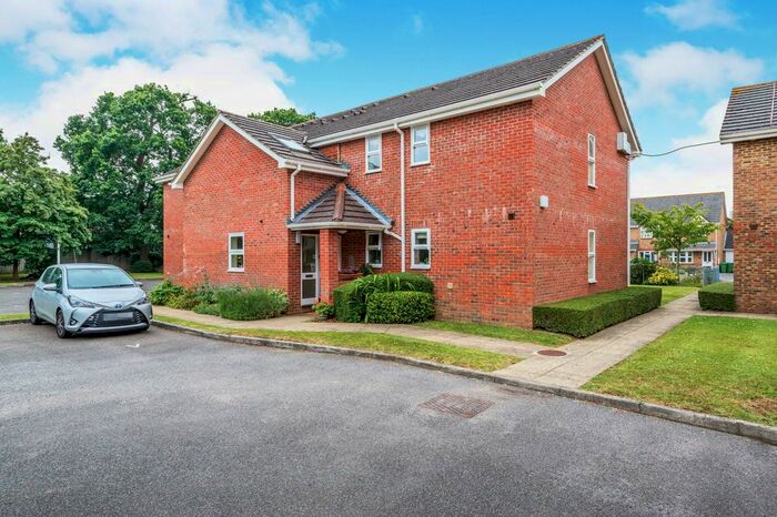 2 Bedroom Property To Rent In Bowes Close, Horsham, RH13