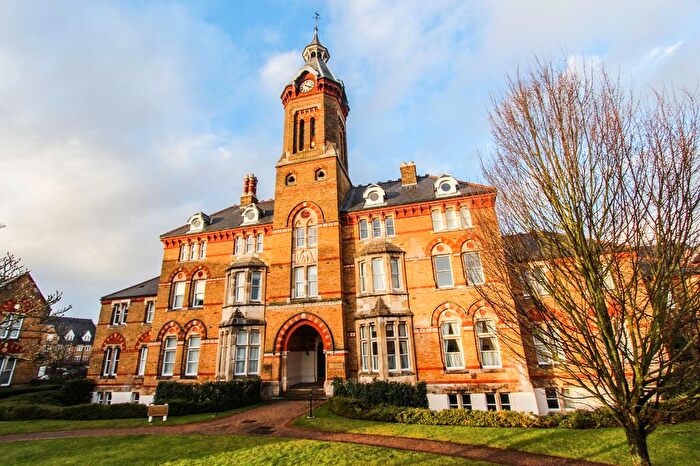 2 Bedroom Flat To Rent In Exeter Close, Watford, Hertfordshire, WD24