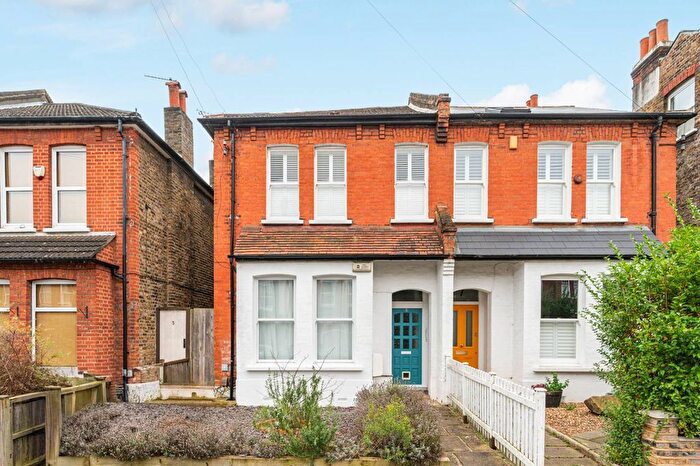 2 Bedroom Flat To Rent In Hitherfield Road, Streatham Hill, London, SW16