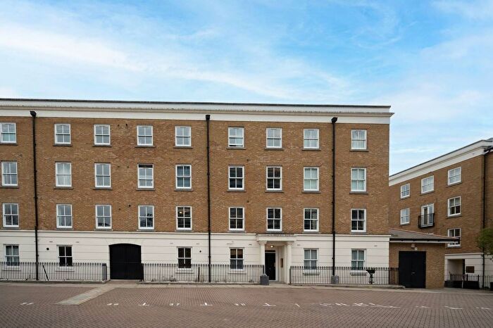 2 Bedroom Flat To Rent In Shaftesbury Court, Borough, London, SE1