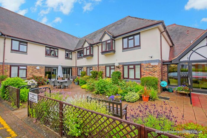 1 Bedroom Flat To Rent In Abbey Road, Chertsey, KT16