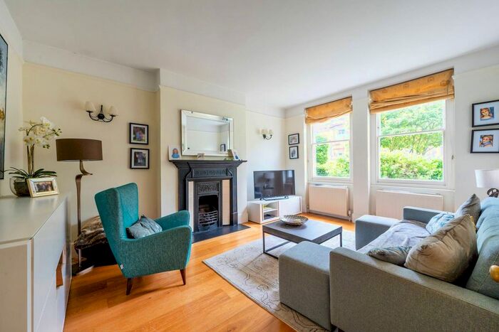 3 Bedroom Flat To Rent In Disraeli Gardens, Putney, London, SW15