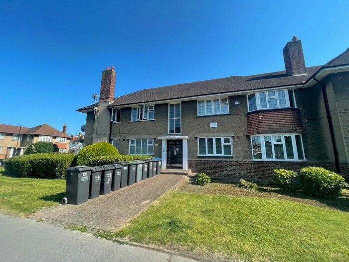 3 Bedroom Flat To Rent In Warwick Road, Thornton Heath, CR7