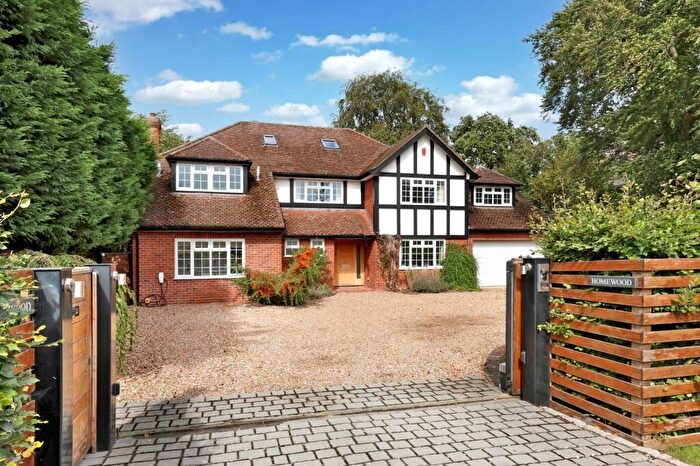 5 Bedroom Detached House For Sale In The Avenue, Farnham Common, Buckinghamshire, SL2