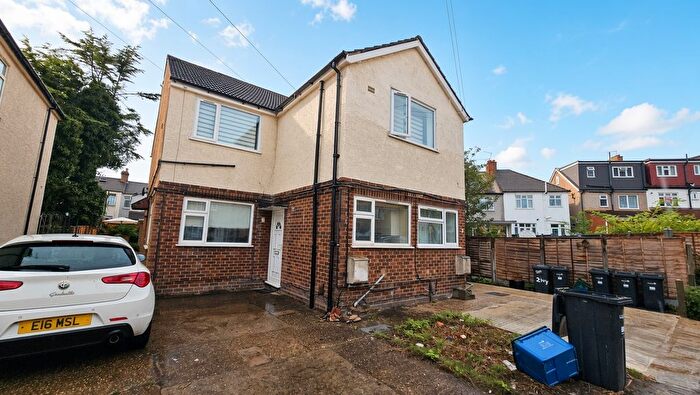 1 Bedroom Flat To Rent In Abbey Road, Ilford, IG2