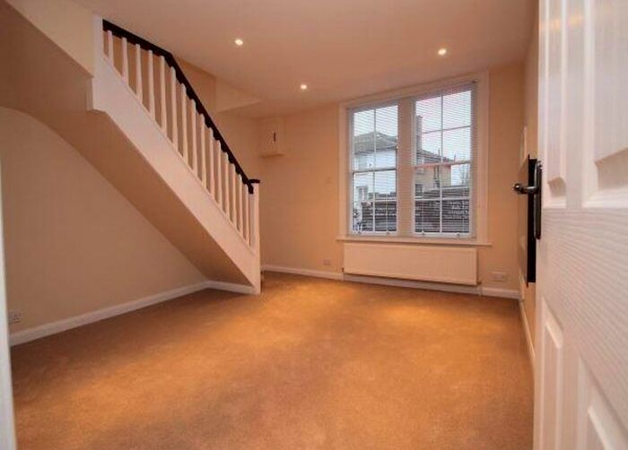 2 Bedroom Maisonette To Rent In High Street, Carshalton, SM5
