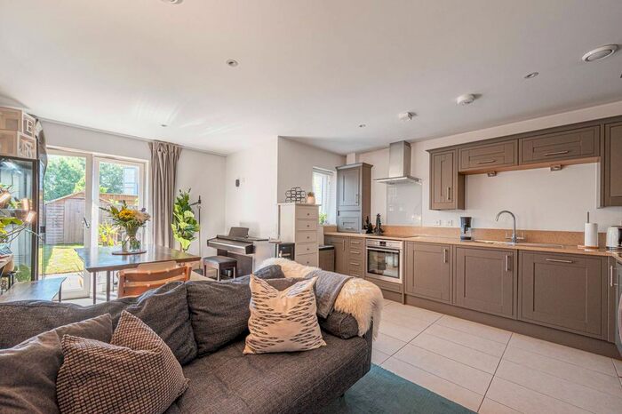 4 Bedroom End Of Terrace House To Rent In Victoria Road, East Barnet, Barnet, EN4