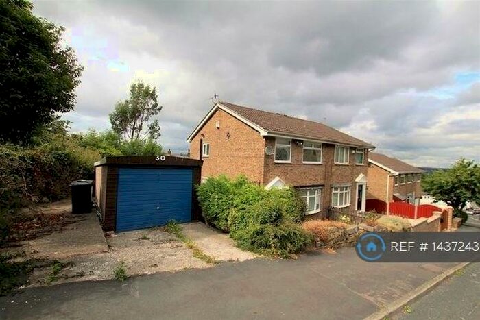 3 Bedroom Semi-Detached House To Rent In Old Road, Bradford, BD7