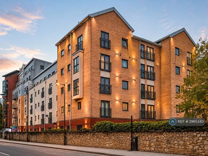 3 Bedroom Penthouse To Rent In White Star Place, Southampton, SO14
