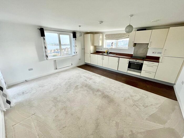 2 Bedroom Flat To Rent In Pearse Close, Penarth, CF64