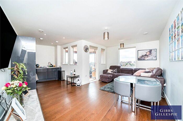 2 Bedroom Flat To Rent In Kenneth Way, London, W5