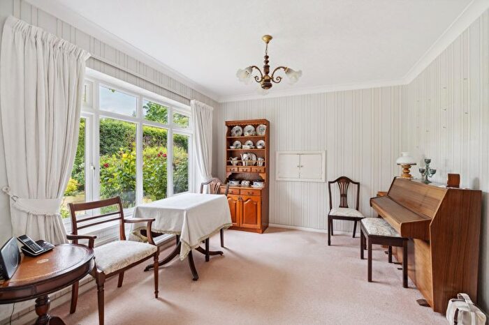 4 Bedroom Detached House For Sale In Maybrook Gardens, High Wycombe, HP13