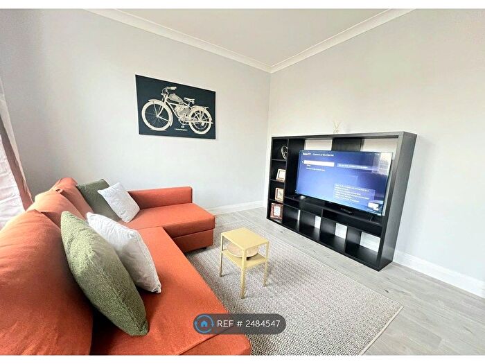 2 Bedroom Flat To Rent In Southgate Road, London, N1