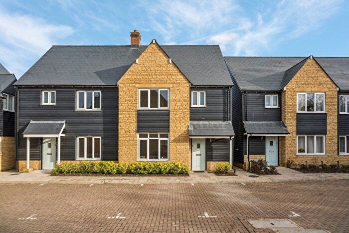 3 Bedroom Semi-Detached House For Sale In Canal Close, Station Road, Enslow, Oxfordshire, OX5