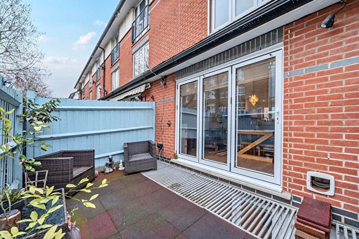 4 Bedroom Terraced House For Sale In Blondin Street, Bow Quarter, E3