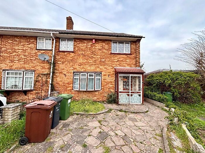 3 Bedroom End Of Terrace House To Rent In Roosevelt Way, Dagenham, Essex, RM10