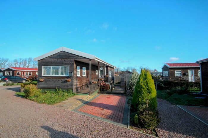 2 Bedroom Lodge To Rent In Windcatch Close, Spalding, PE12