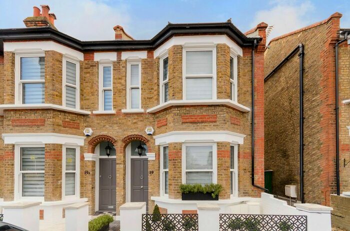 3 Bedroom End Terrace House For Sale In Warwick Grove, Surbiton, KT5