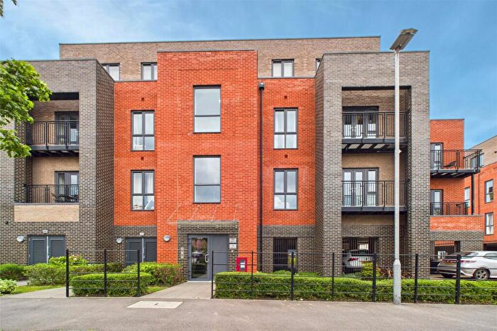 2 Bedroom Apartment For Sale In Nightingale Way, Reading, Berkshire, RG30