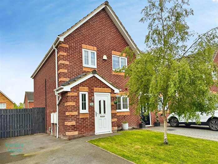 3 Bedroom End Of Terrace House For Sale In Ashby Drive, Kiveton Park, Sheffield, S26