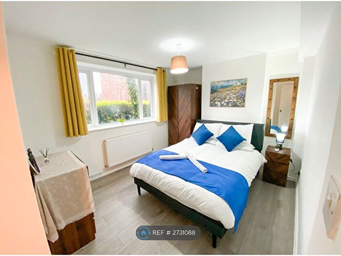 2 Bedroom Flat To Rent In Miranda Court, Manchester, M5