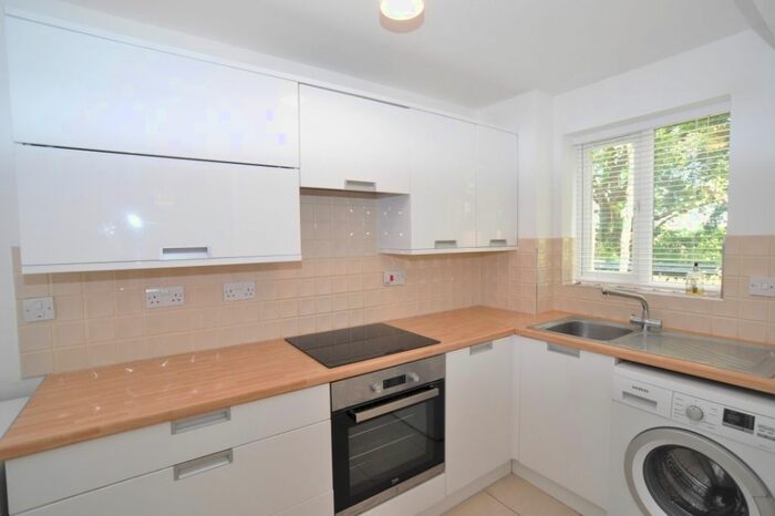 1 Bedroom Flat To Rent In Talisman Street, Hitchin, SG4