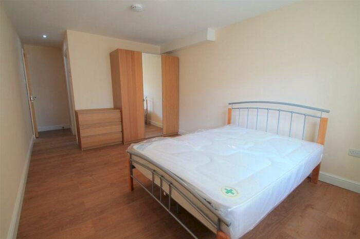 3 Bedroom Flat To Rent In Richmond Road, Roath, Cardiff, CF24