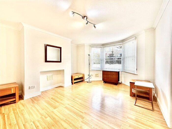 2 Bedroom Flat To Rent In Grange Park, Ealing Broadway, London, W5